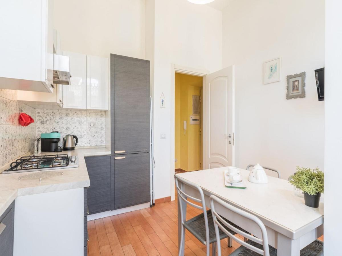 The Best Rent - Colourful Two-Bedroom Apartment Near Termini Station Rome Exterior photo