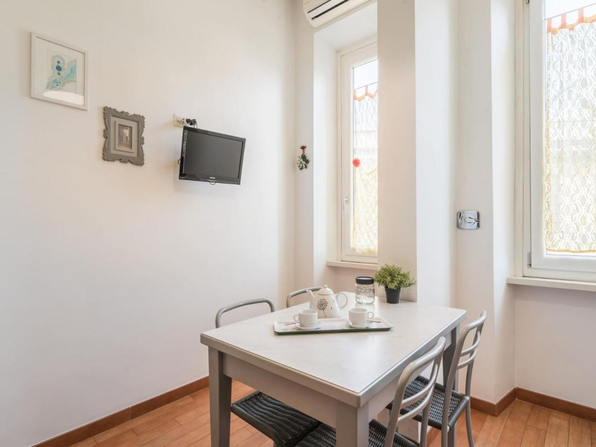 The Best Rent - Colourful Two-Bedroom Apartment Near Termini Station Rome Exterior photo